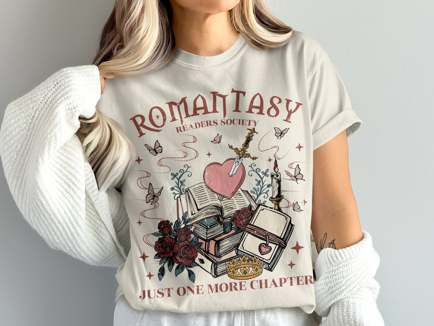 Romantasy Book Lover T-Shirt